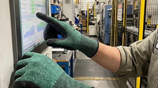 18G Cut Level C Nitrile Foam Touchscreen Glove: Work Smarter, Stay Safer