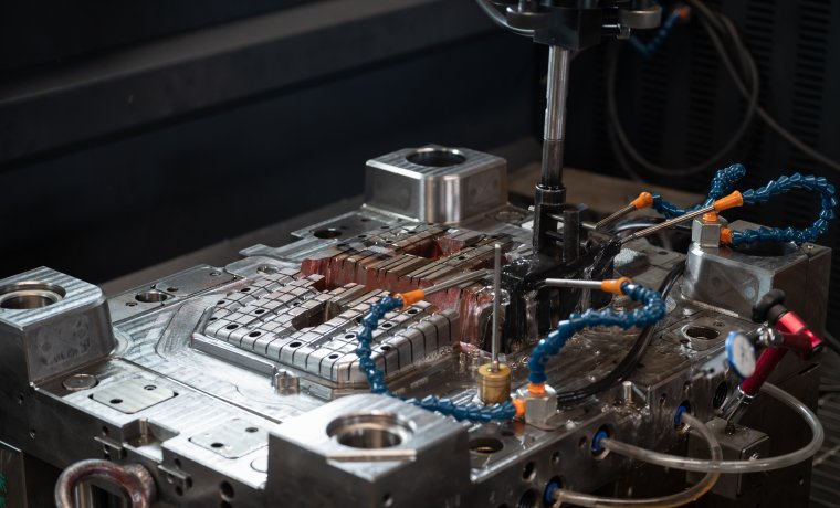 选择注塑模具供应商时应该关注什么