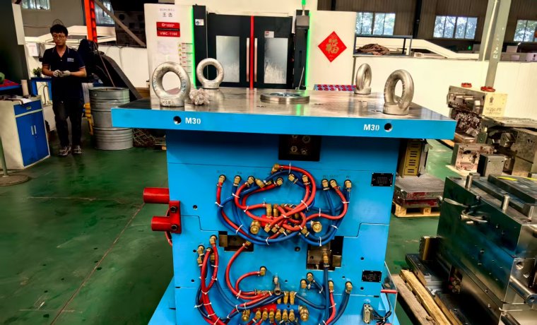 汽车零部件注塑成型