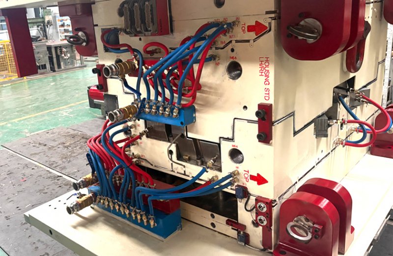 汽车车灯底座注塑模具