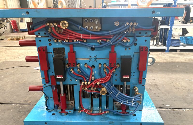 汽车侧围注塑模具