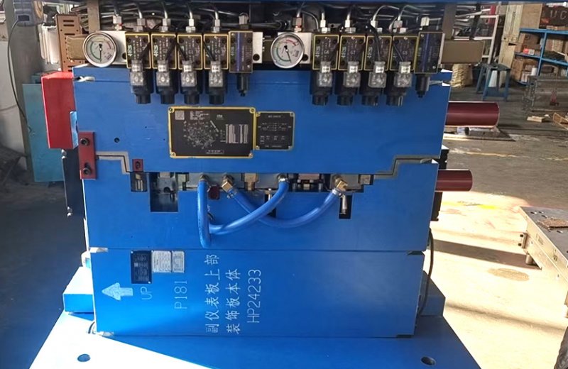 汽车副仪表板注塑模具