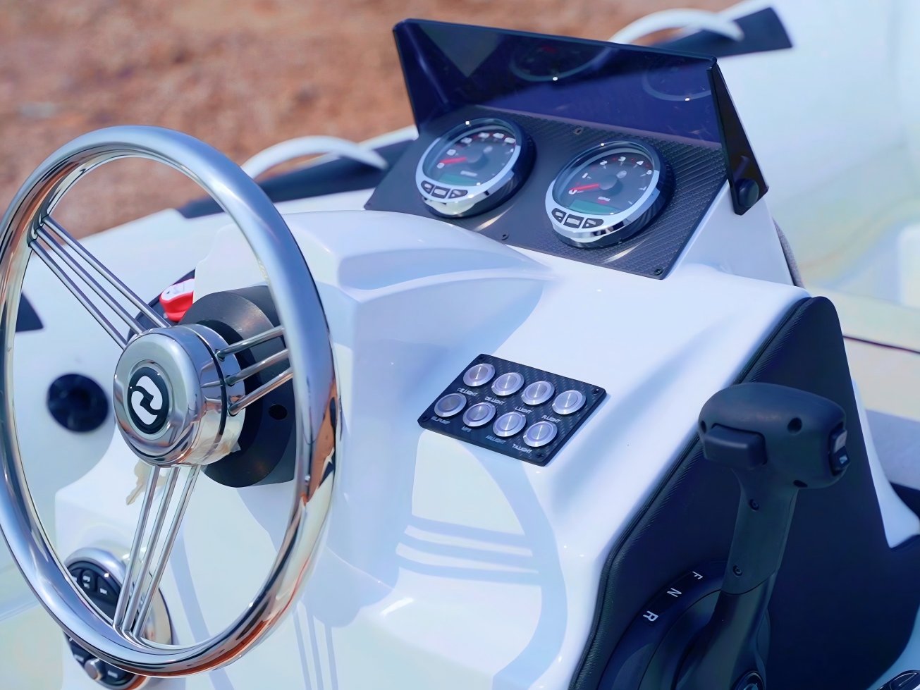 The Driving Console of Navisoul 350GT 