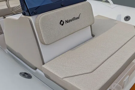 Navisoul 400GT fiberglass RIB with steering console and seating