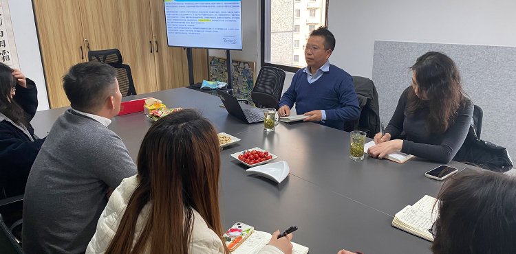 上海旭化成的两位专家来我公司交流